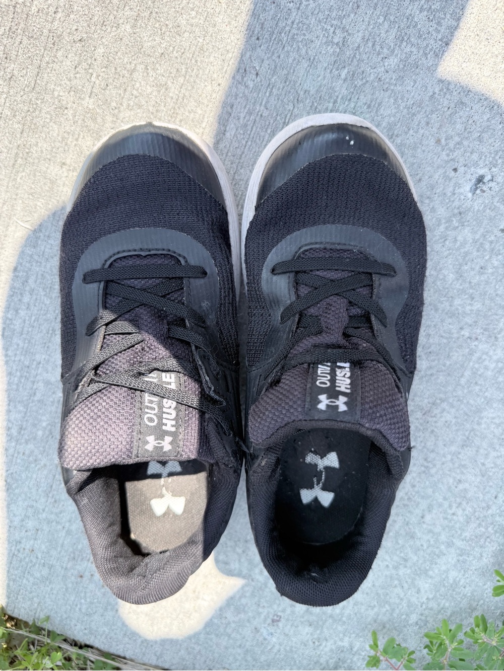 Under Armour Boys Black Athletic Running Shoes
